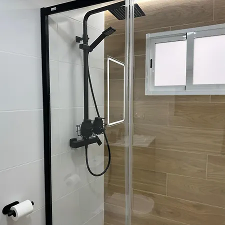 Balcon De Patios Con Parking شقة *