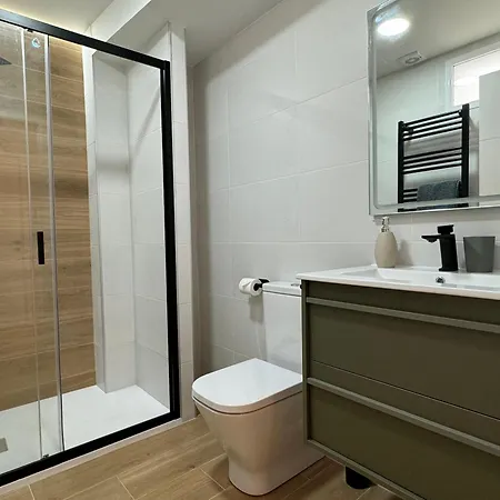 Balcon De Patios Con Parking شقة