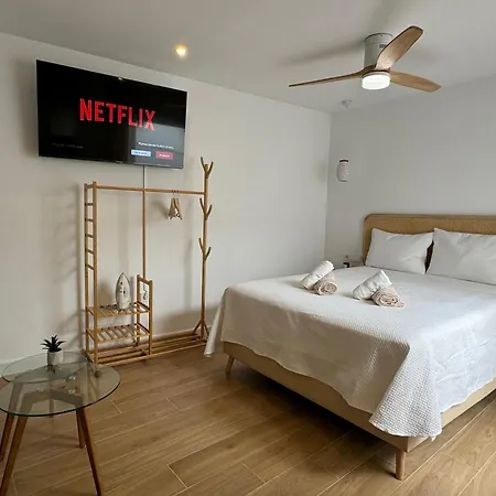 Balcon De Patios Con Parking شقة